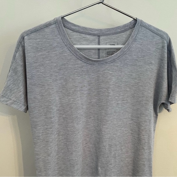 The North Face Women's Gray Short Sleeve Shirt
Size XSmall - Picture 2 of 9